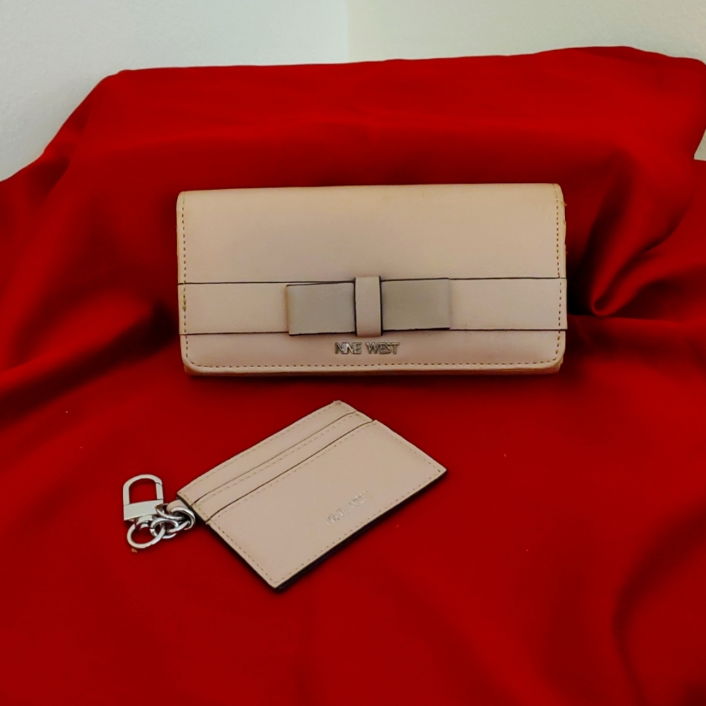 EUC Nine West Blush Pink Wallet and matching card holder keychain.